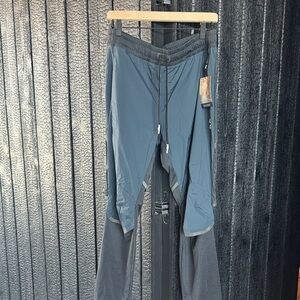 On Cloud Running NWT Men’s Gray Pants_Large